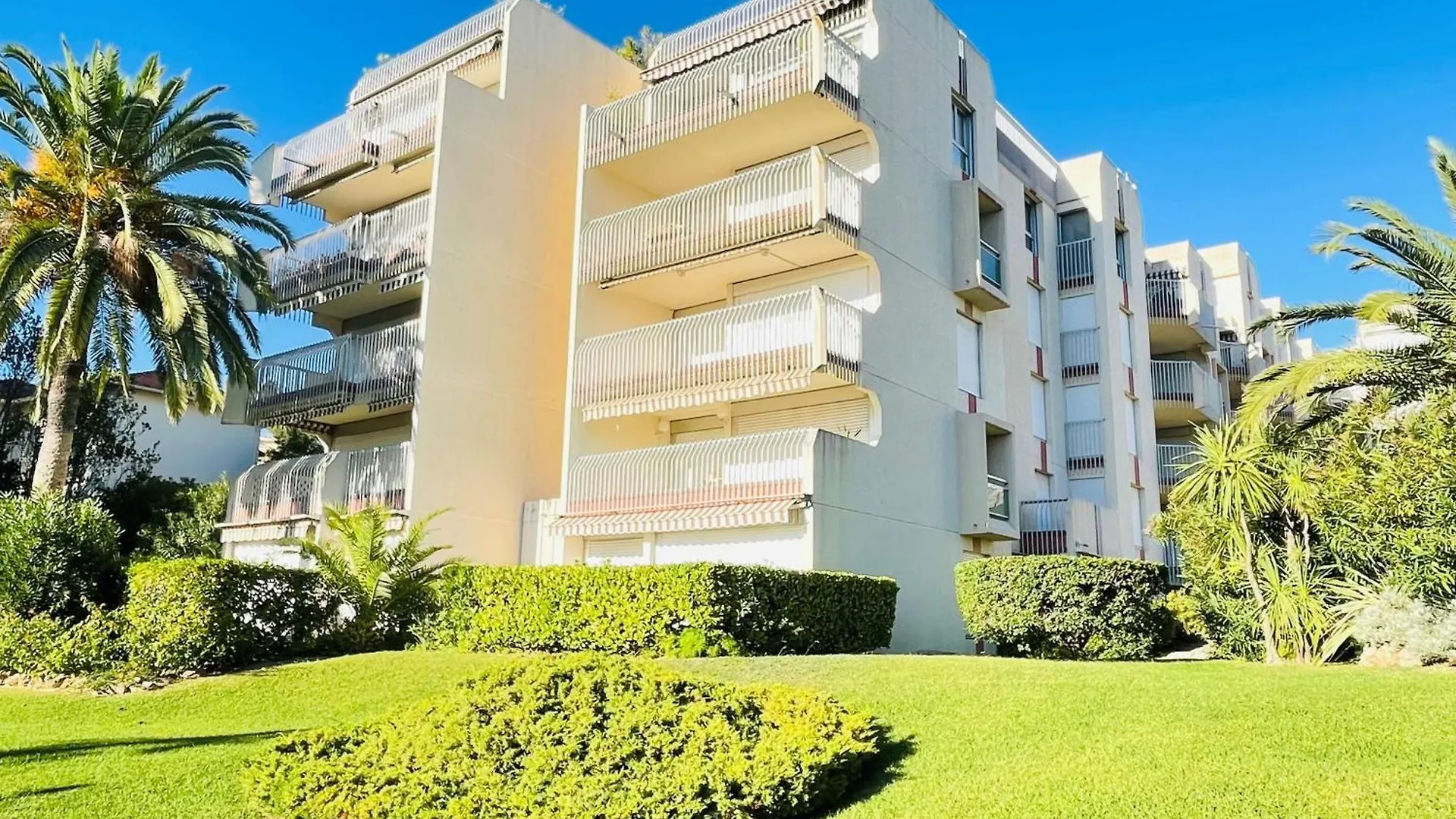 Appartement Santa Lucia Piscine Proche Du Centre Saint Raphael 0*, Saint-Raphael (Var) France